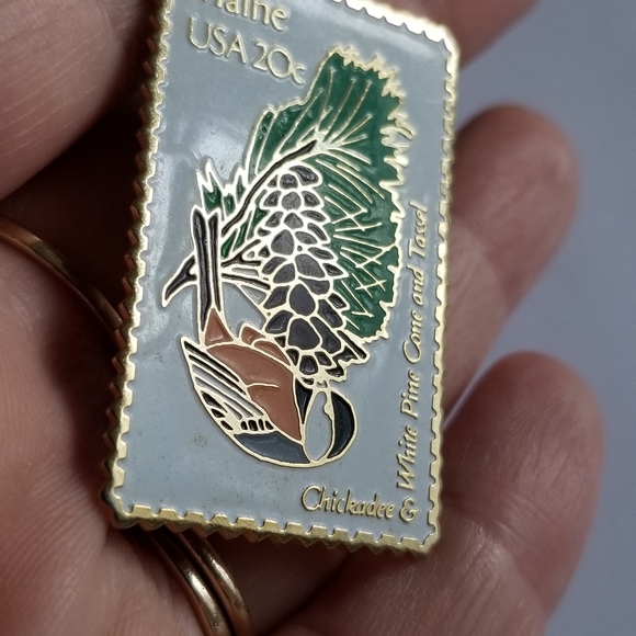 Vintage Chickadee stamp pin Maine bird enamel brooch gold tone - Picture 6 of 12
